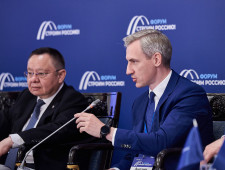 василий Анохин представил предложения по развитию инфраструктуры и жилищного строительства на форуме "Строим Россию!" - фото - 1