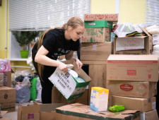 из Смоленской области отправлено 10 тонн гумпомощи жителям Курской области - фото - 1