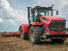 свыше 100 единиц новой техники приобрели смоленские аграрии по лизингу в 2024 году - фото - 1