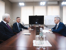 глава региона Василий Анохин провёл рабочую встречу по взаимодействию с белорусскими предприятиями - фото - 1