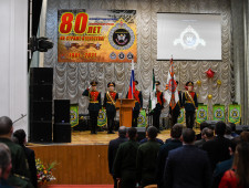 губернатор Алексей Островский поздравил воинов-железнодорожников с 80-летием со дня основания 29-й отдельной железнодорожной Варшавской орденов Кутузова 2-й степени и Красной Звезды бригады - фото - 1