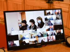 губернатор Алексей Островский принял участие в расширенном заседании Коллегии Департамента по образованию и науке - фото - 1