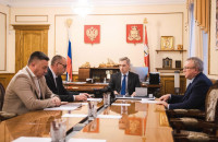 василий Анохин встретился с первыми смоленскими выпускниками "Школы мэров" - фото - 1