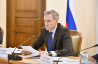 василий Анохин дал поручение проработать повышение оплаты труда в ЖКХ - фото - 1