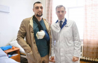 василий Анохин посетил Военный клинический госпиталь в Смоленске - фото - 1