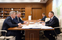 василий Анохин встретился с главой Минстроя России Иреком Файзуллиным - фото - 1