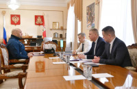 василий Анохин встретился с начальником ФКУ "Управление автомобильной магистрали Москва – Бобруйск" Александром Яхнюком - фото - 1