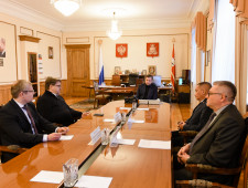 рабочая встреча Губернатора Алексея Островского с генеральным директором ПАО «Квадра» Семеном Сазоновым - фото - 1