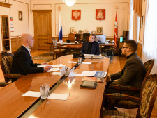 губернатор Алексей Островский провел рабочую встречу с руководителем Центра управления регионом Сергеем Королевым - фото - 1