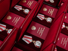 губернатор Алексей Островский вручил смолянам государственные награды - фото - 1