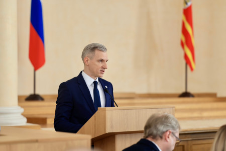губернатор Смоленской области Василий Анохин представил отчёт о работе Правительства региона за 2025 год - фото - 1