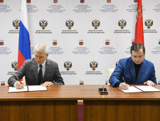 губернатор Алексей Островский подписал Соглашение о развитии футбола в Смоленской области - фото - 1