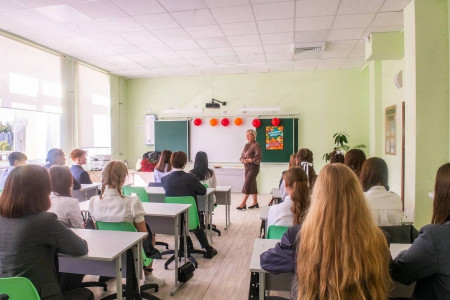миллион рублей и работа по призванию: в Смоленской области продолжается реализация программы «Земский учитель» - фото - 1