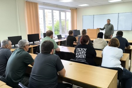 первый поток операторов БПЛА успешно завершил обучение в Смоленске - фото - 1