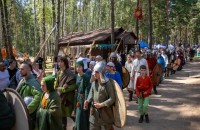 xiv Международный фестиваль исторической реконструкции и славянской культуры "Гнёздово-2026" собрал более 450 реконструкторов - фото - 1