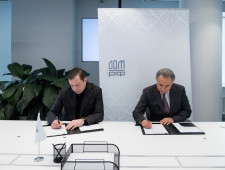 рабочая встреча Губернатора Алексея Островского с генеральным директором ДОМ.РФ Виталием Мутко - фото - 1