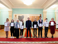 алексей Островский наградил победителей ежегодного областного конкурса «Доброволец Смоленщины» - фото - 1