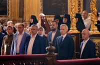 губернатор Василий Анохин принял участие в Божественной литургии в Свято-Успенском кафедральном соборе - фото - 1