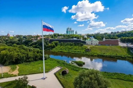 губернатор Василий Анохин поздравил жителей региона с Днём Государственного флага Российской Федерации - фото - 1