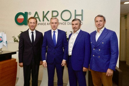 губернатор Василий Анохин провёл рабочую встречу с руководством группы «Акрон» и ПАО «Дорогобуж» - фото - 1