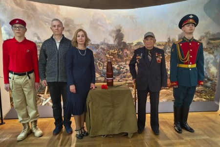 в Смоленске прошла военно-патриотическая акция «Послание Победителей: связь поколений 1945-2045» - фото - 1