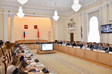в Правительстве региона обсудили ход уборочной кампании и меры поддержки аграриев - фото - 1