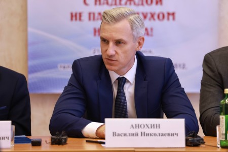 губернатор Василий Анохин принял участие в расширенном заседании Президиума Совета Смоленской областной общественной организации ветеранов войны, труда, Вооружённых Сил и правоохранительных органов - фото - 1