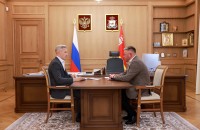 губернатор Василий Анохин провёл рабочую встречу с главой Духовщинского муниципального округа Виктором Молотковым - фото - 1