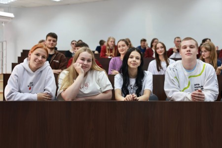 губернатор Василий Анохин подписал постановление о новой мере поддержки студентов-целевиков - фото - 1