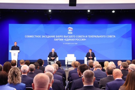 губернатор Василий Анохин принял участие в заседании Бюро Высшего и Генерального советов «Единой России» - фото - 1