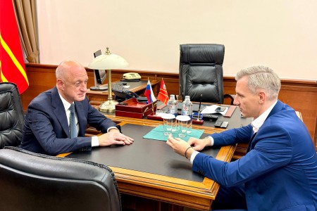 губернатор Василий Анохин обсудил с Александром Бабаковым развитие настольного тенниса в Смоленской области - фото - 1
