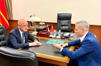 губернатор Василий Анохин обсудил с Александром Бабаковым развитие настольного тенниса в Смоленской области - фото - 1