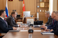 губернатор Василий Анохин обсудил с Председателем правления Сбербанка в Республике Беларусь Евгением Елисеевым расширение возможностей для белорусского бизнеса в Смоленской области - фото - 1