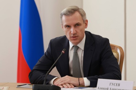 губернатор Василий Анохин поручил взять на особый контроль подключение домов к отоплению - фото - 1
