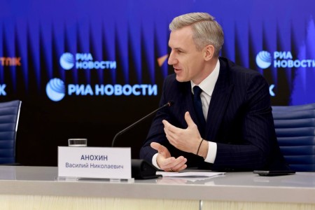 губернатор Василий Анохин на пресс-конференции в РИА «Новости» рассказал о ключевых направлениях развития Смоленской области и итогах статуса Молодёжной столицы России-2026 - фото - 1
