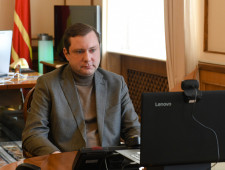 заседание круглого стола, посвященное социально значимым проектам Смоленской области в интересах семьи и детства - фото - 1