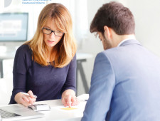 оформляя недвижимость в браке в долевую собственность придется обратиться к нотариусу - фото - 1