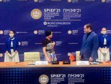 губернатор Алексей Островский подписал Соглашение с руководством агропромышленного холдинга «Добронравов АГРО Смоленск» - фото - 1