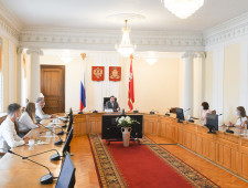 губернатор Алексей Островский поздравил победителей областного конкурса молодежных проектов - фото - 1