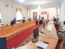 губернатор Алексей Островский наградил победителей конкурсов «Учитель года» и «Воспитатель года» - фото - 1