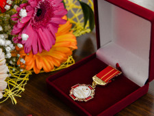 смоленских многодетных матерей наградили Почетным знаком «Материнская слава» имени Анны Тимофеевны Гагариной - фото - 1