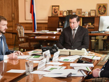 губернатор Алексей Островский провел очередное заседание Межведомственной комиссии по реализации проекта «Формирование комфортной городской среды» - фото - 1