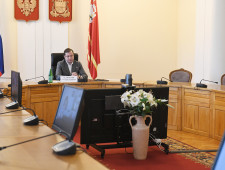 в администрации региона обсудили вопросы вакцинации населения от COVID-19 - фото - 1