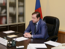 губернатор Алексей Островский провел прием граждан по личным вопросам - фото - 1