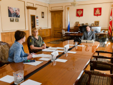 губернатор Алексей Островский провел рабочее совещание, посвященное итогам единого государственного экзамена в Смоленской области - фото - 1