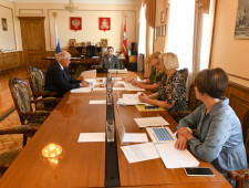 в администрации региона обсудили вопросы исполнения поручений по реализации Послания Президента России Федеральному Собранию РФ - фото - 1