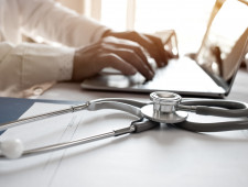 в Краснинском районе подходят к завершению работы по ремонту учреждений здравоохранения - фото - 1