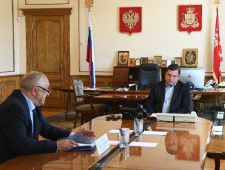 губернатор Алексей Островский провел рабочую встречу с главой Демидовского района Александром Семеновым - фото - 1