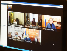 губернатор Алексей Островский принял участие в совещании с субъектами Российской Федерации, проведенном Федеральной службой по надзору в сфере защиты прав потребителей и благополучия человека - фото - 1