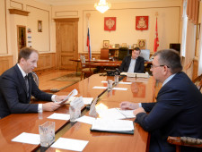 рабочая встреча Алексея Островского с руководителем Смоленского регионального отделения АО «Россельхозбанк» Алексеем Сенокосовым - фото - 3